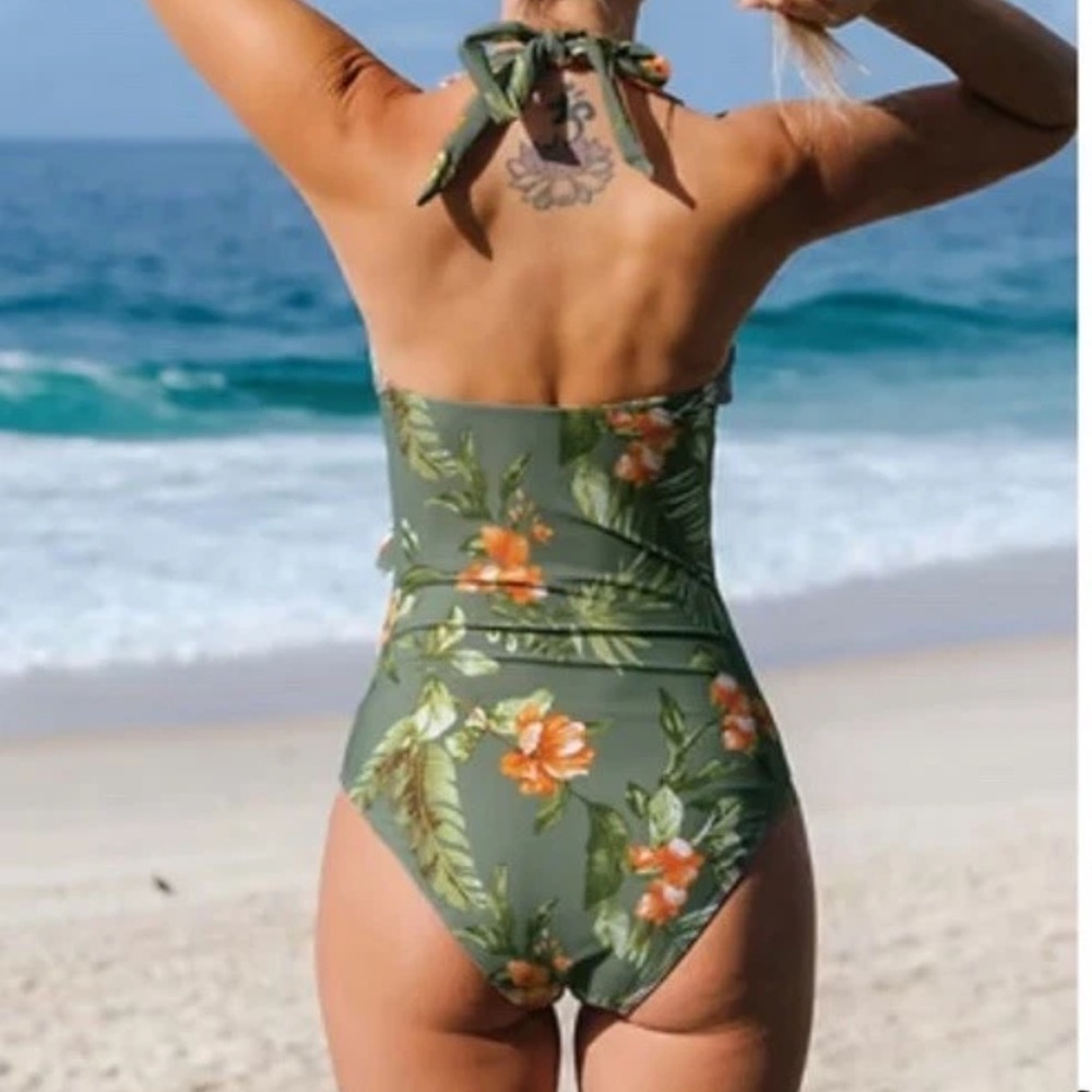 CUPSHE Floral Green One Piece Swimsuit 
V Neck Halter Tummy Control - Medium - Picture 4 of 13